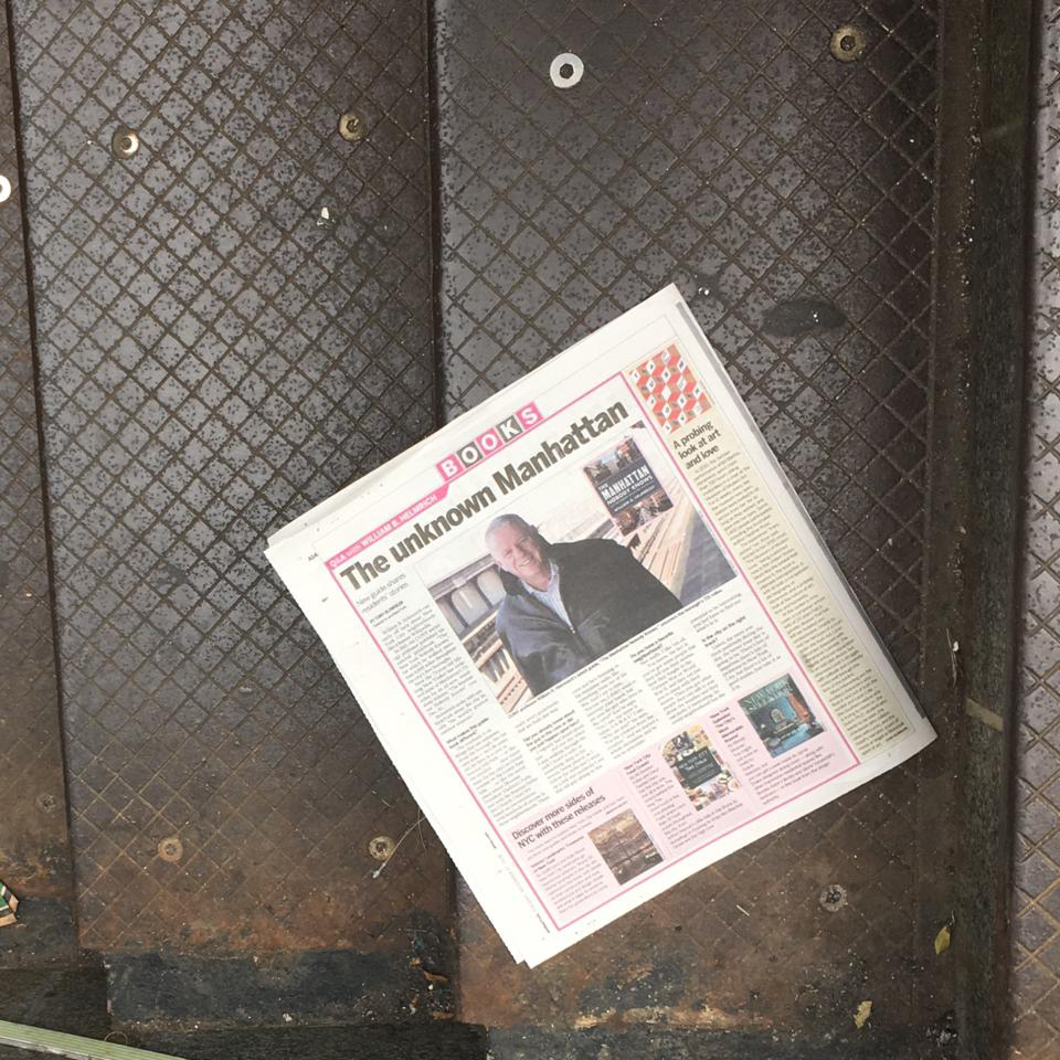 Portaille pudonnut sanomalehti